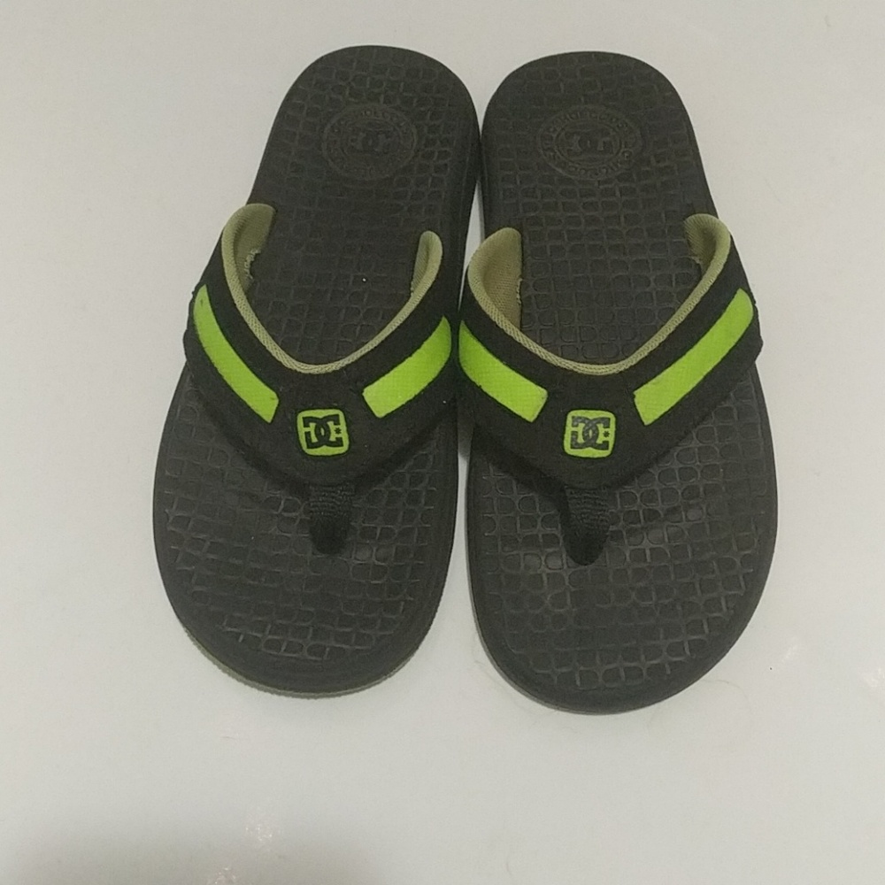 Boys DC flip flops